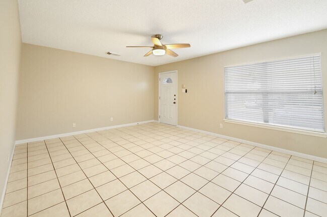Foto del edificio - 8711 Seneca Creek