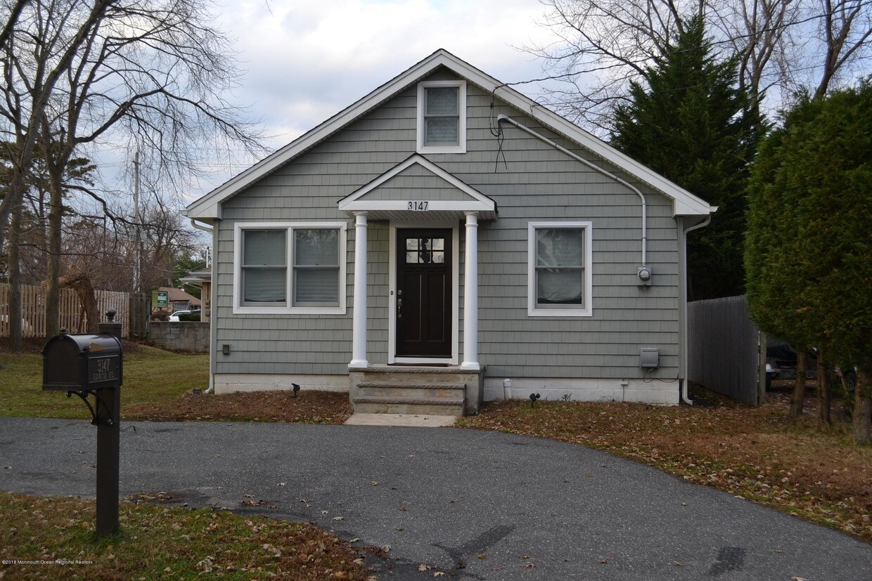 Primary Photo - 3147 Hiawatha Ave