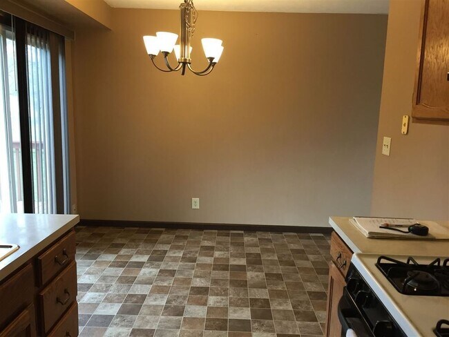 Foto del edificio - Beautiful 3-BR 2-Bath Home with Finished Basement on Goshen's South Side Available