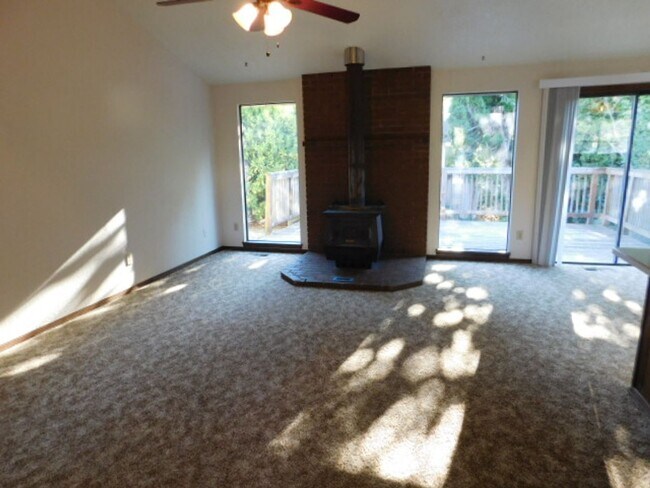 Foto del edificio - 3Bd/1.5Ba Single Story House -  Available ...