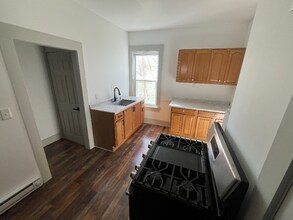 Building Photo - 40 Garnet St