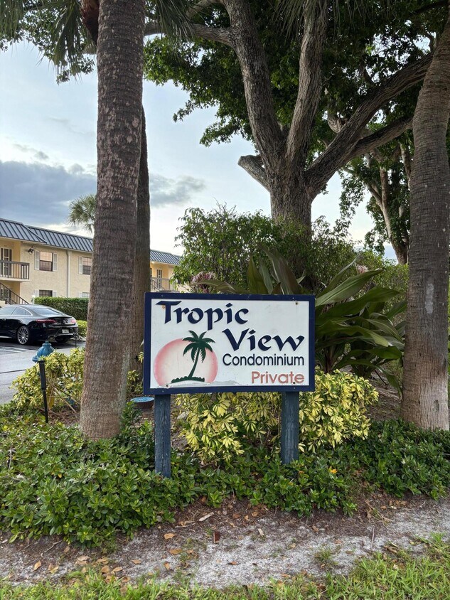Foto principal - 3000 Florida Blvd
