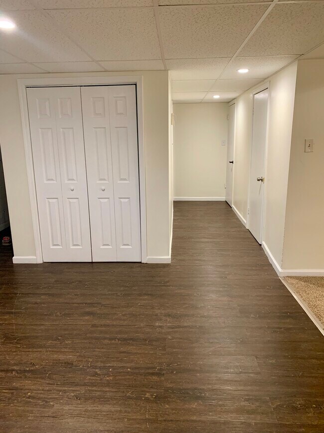 Downstairs has an open bonus room that extends into a carpet area perfect for setting up a movie area, play area, rec area, or ... you decide. There are 2 bedrooms and a 3/4 bath downstairs each updated with closets and carpet for warm feet. - 1240 keeneland ct
