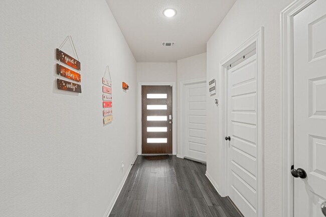 Building Photo - 224 Bella Luna Way