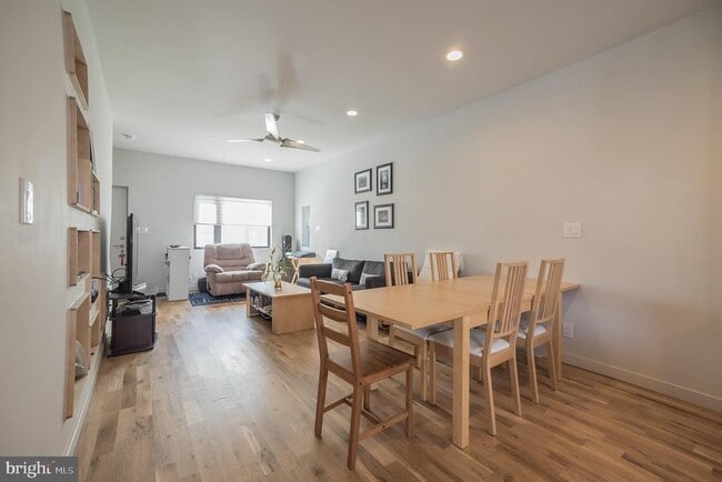 Building Photo - 439 Moyer St