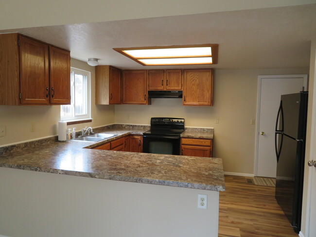 Building Photo - 6135 Amber Way
