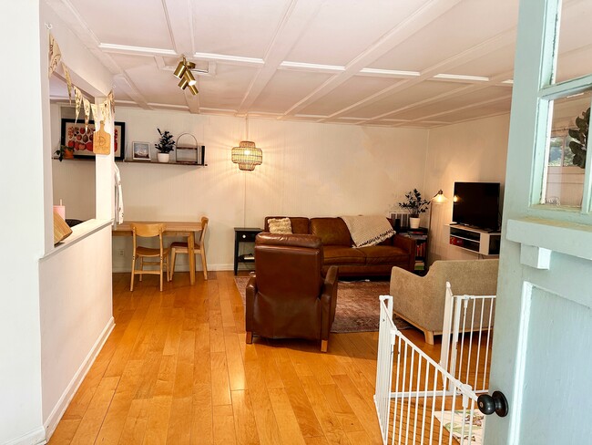 Building Photo - 304 E Brow Rd
