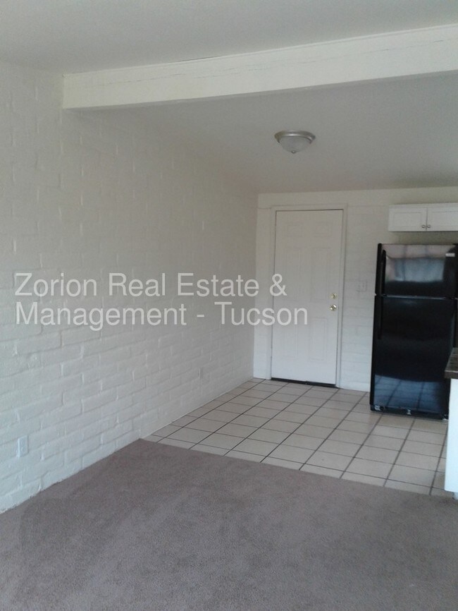Building Photo - 3020 N. Balboa Avenue #8