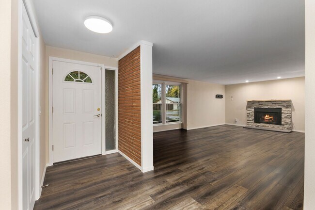 Building Photo - 3/2 Rambler centrally located