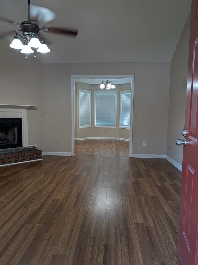 Building Photo - 223 Ridge Bend Dr