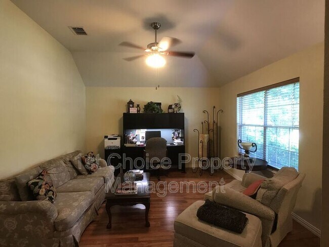 Building Photo - 7216 Welshman Dr