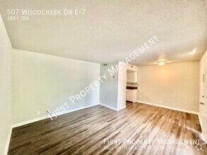 Building Photo - 507 Woodcreek Dr
