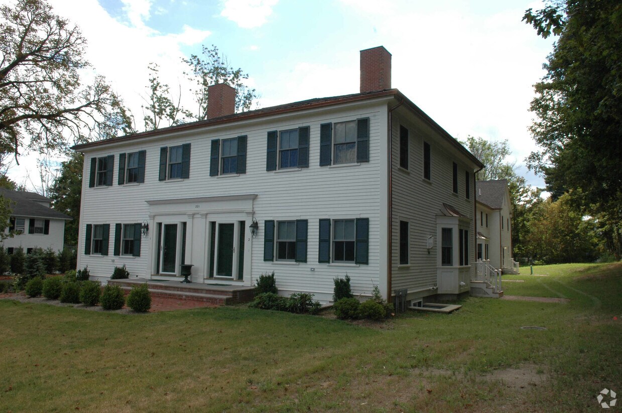 Primary Photo - 221 S Main St