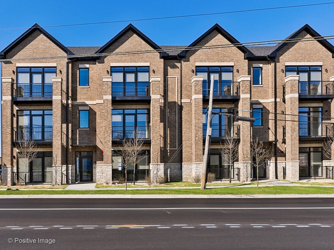 Primary Photo - 740 E Irving Park Rd