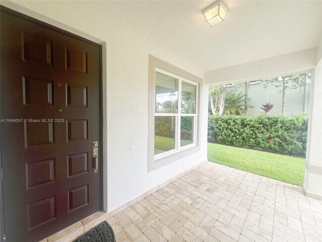 Foto del edificio - 16306 SW 11th St