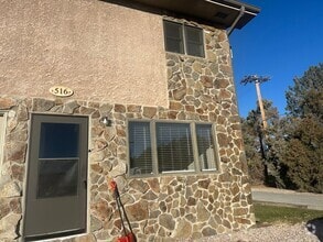 Building Photo - 516 W 42nd St