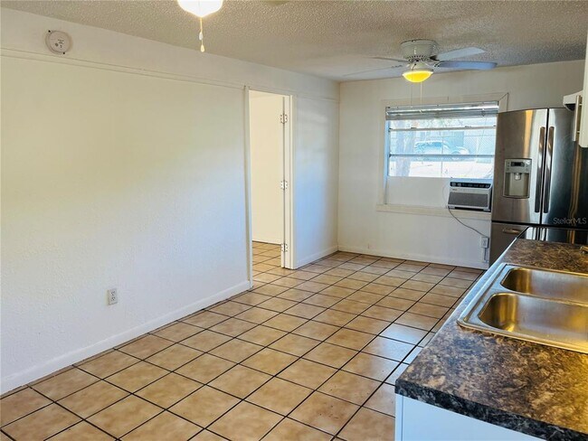 Building Photo - 618 25th St W