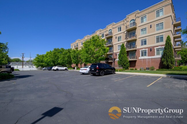 Building Photo - Beautiful Spacious Condo In Desirable Millcreek Area!