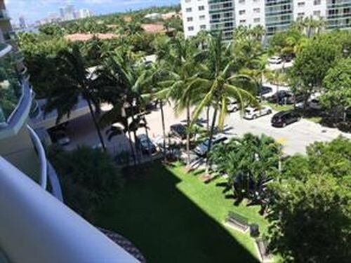Primary Photo - 19390 Collins Ave