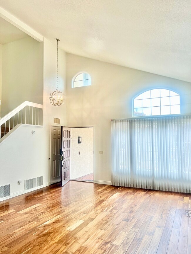 Building Photo - 14356 Crestwood Ave