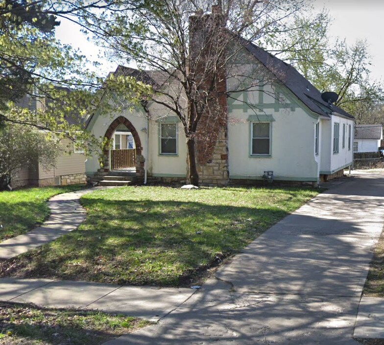 Primary Photo - 2229 E 69th Ter
