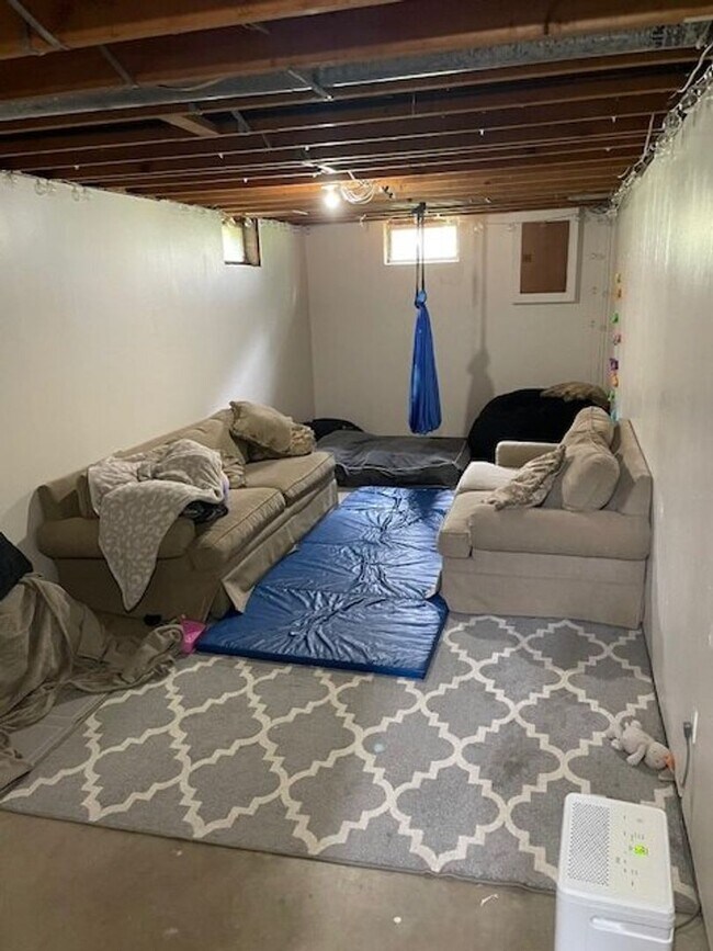 Foto del edificio - 3 BR, 1 bath, fenced in back yard