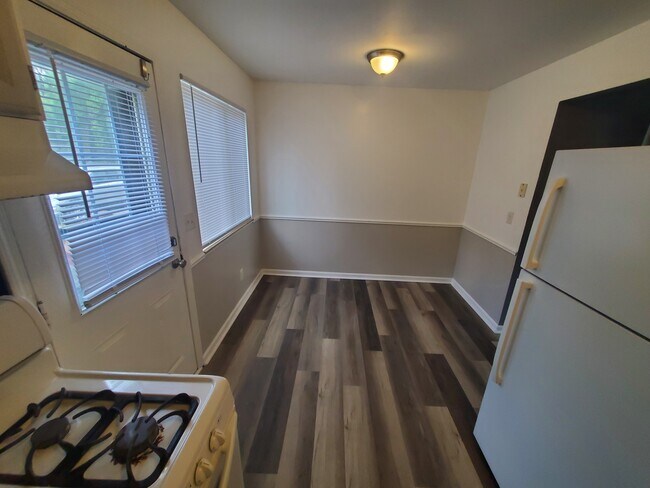 Fotografía del edificio - 5906 Christie Ave SE