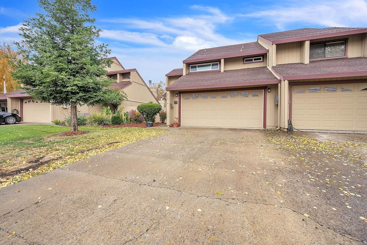 Photo - 2567 Higgins Rd
