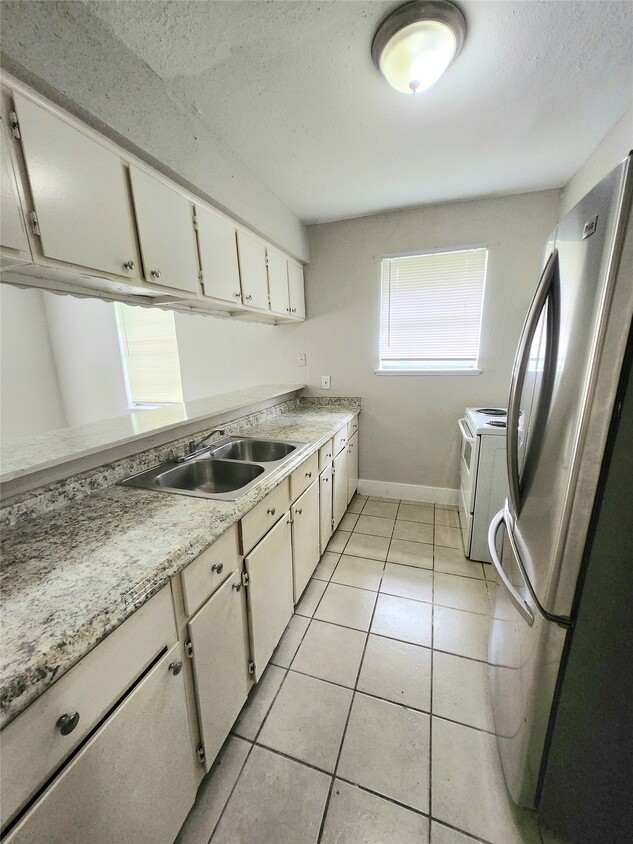 Building Photo - 9110 Kentshire Dr