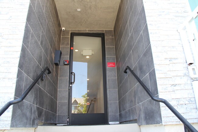 Foto del edificio - 14550 Burbank Blvd
