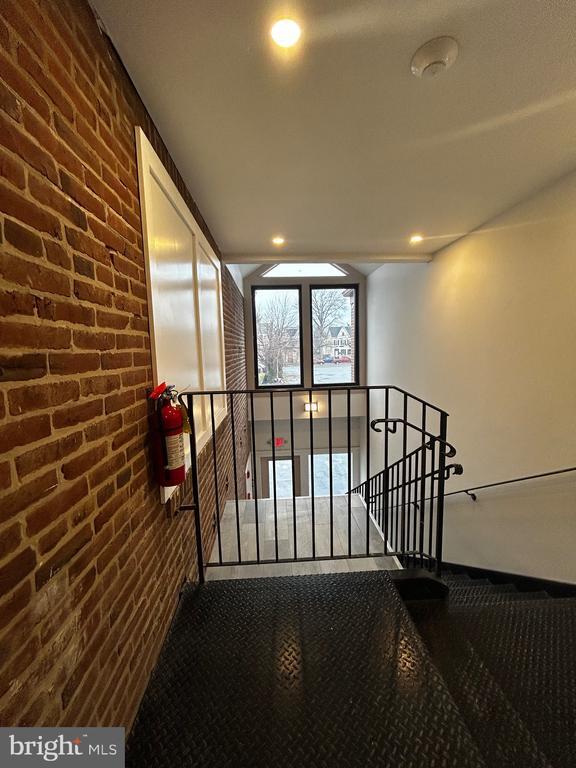 Building Photo - 45 E High St