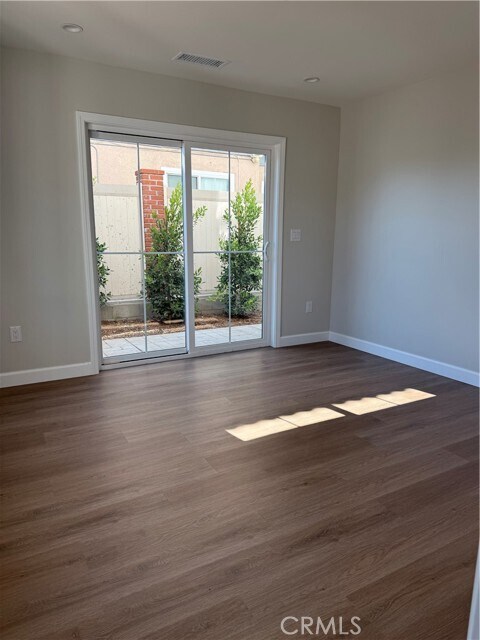 Building Photo - 425 W Duarte Rd