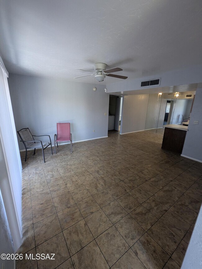 Foto del edificio - 9420 E Speedway Blvd