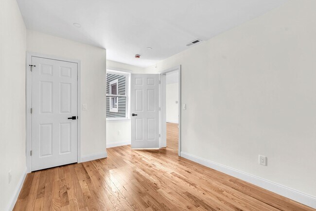 Building Photo - 23 Pleasant St