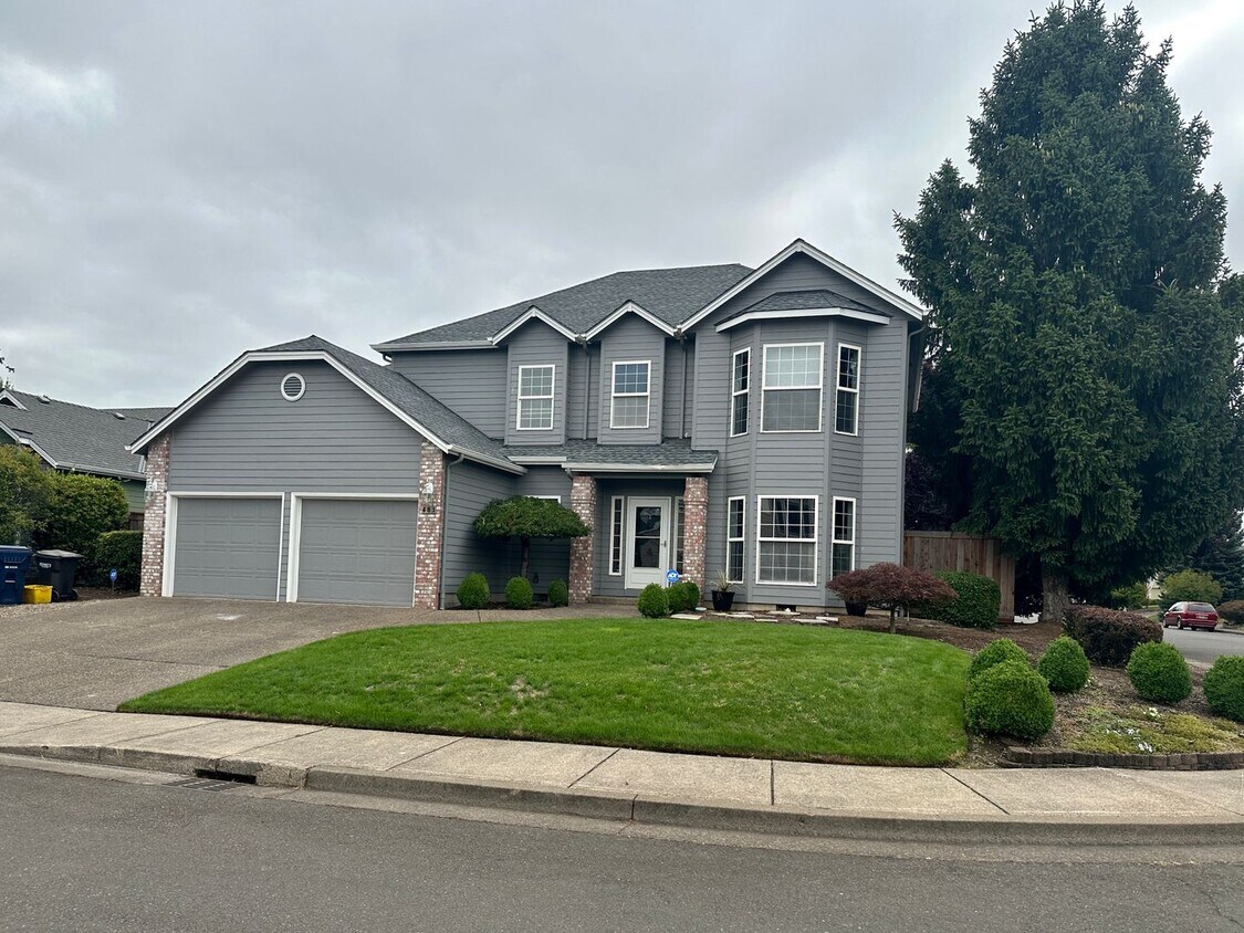Primary Photo - Beautiful 4 Bedroom 2.5 Bath Single Family...