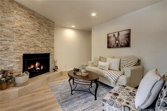 Building Photo - 430 E Country Club Blvd