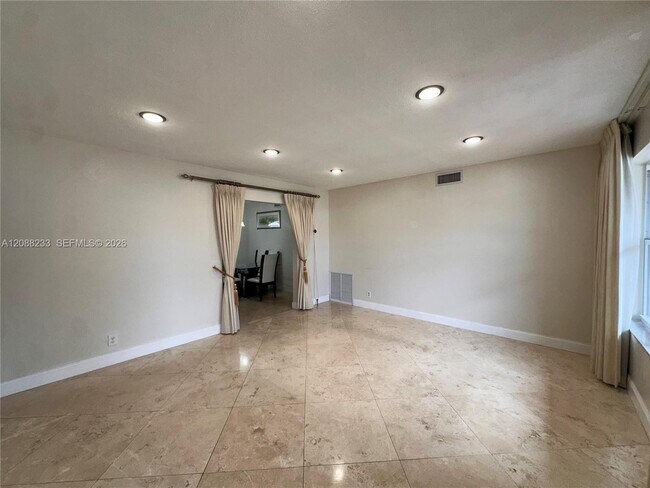 Foto del edificio - 7050 SW 5th Ct