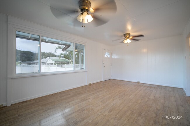 Building Photo - Charming Remodeled Duplex in Kaneohe - 2 B...