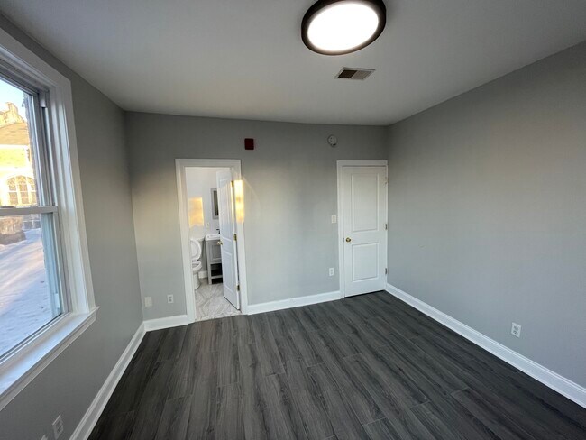 Building Photo - 752 S Martin St