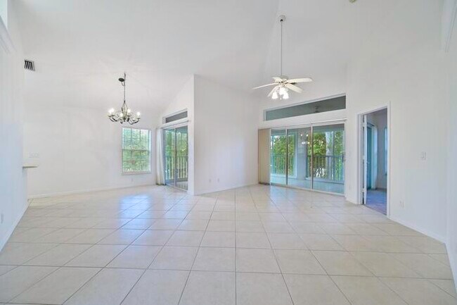 Foto del edificio - 3951 Windward Passage Cir