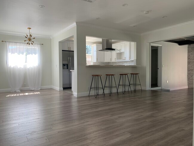 Breakfast nook / dining area - 7811 Paso Robles Ave