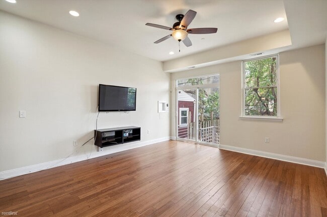 Building Photo - 3 br, 3 bath Duplex - 1832 W MONTGOMERY AV...