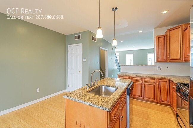 Building Photo - 1004 S Chadwick-