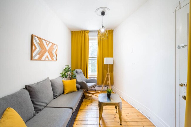 Photo du bâtiment - 2390 Rue Frontenac