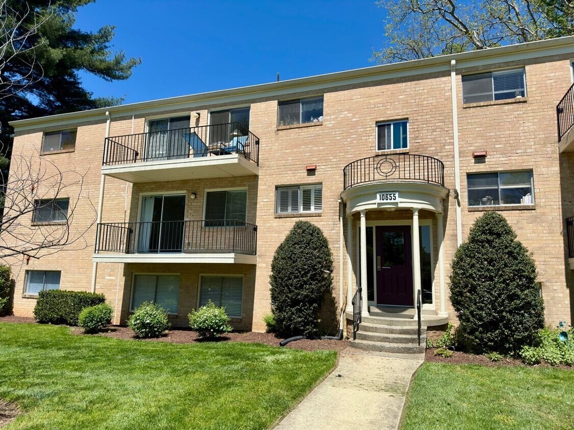 Foto principal - Spacious and sunny 1 bed/1 bath balcony co...
