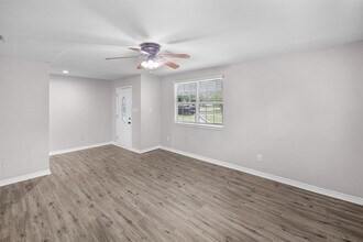 Building Photo - 16766 Lake Cir