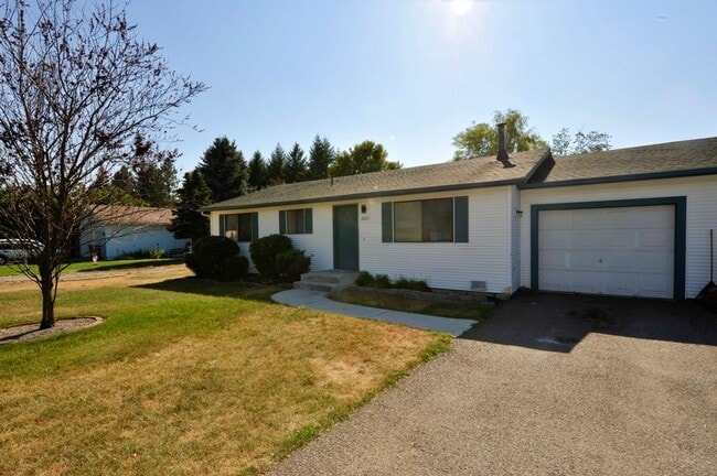 Building Photo - 3 bed 2 bath rancher duplex close to Hayden Lake