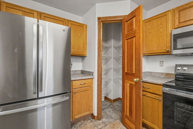 Building Photo - 4528 W 63rd Dr