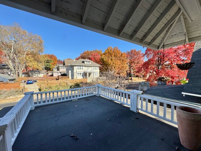 Foto del edificio - 811 E 39th St