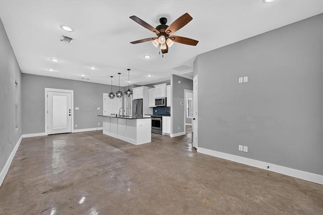 Building Photo - 707 E Woodard St